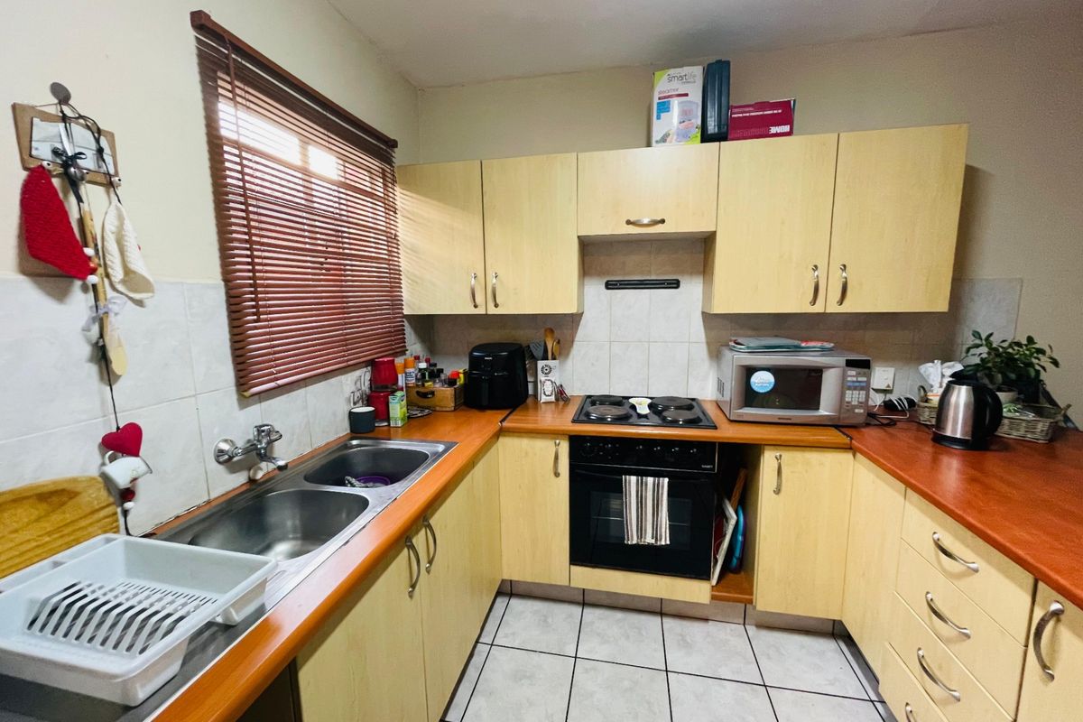 Townhouse For Sale In Pretoria - Photo 3