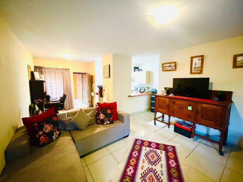 Townhouse For Sale In Pretoria - Photo 4