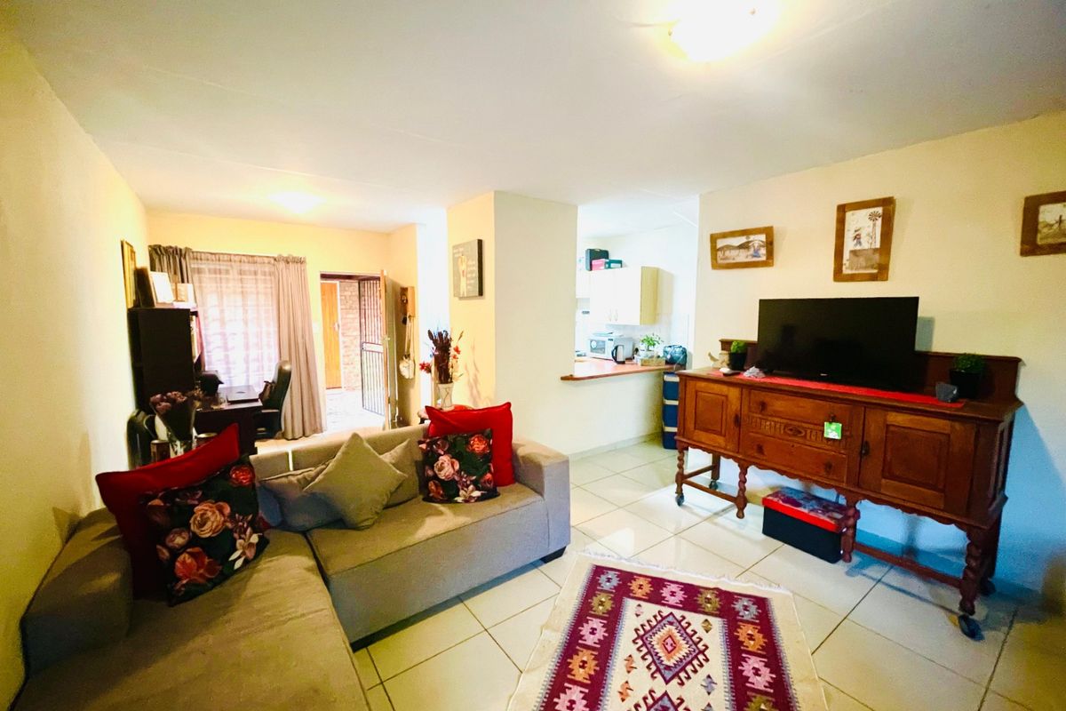 Townhouse For Sale In Pretoria - Photo 4