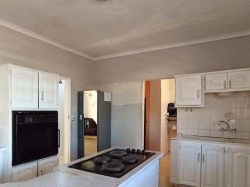 House For Sale In Germiston - Photo 2