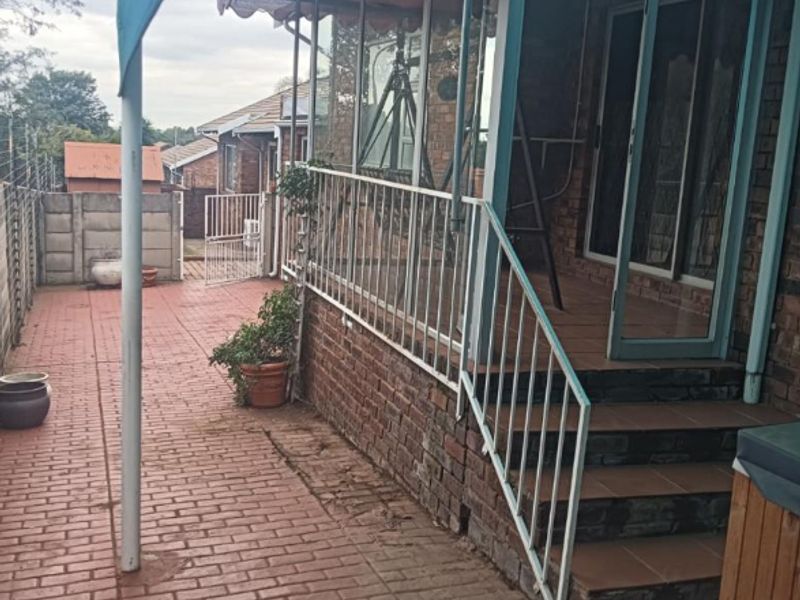 Townhouse For Sale In Alberton - Photo 8