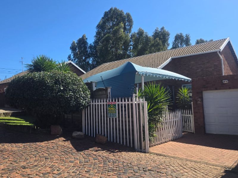Townhouse For Sale In Alberton - Photo 2