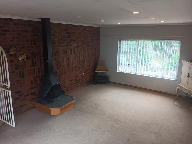 Townhouse For Sale In Alberton - Photo 10