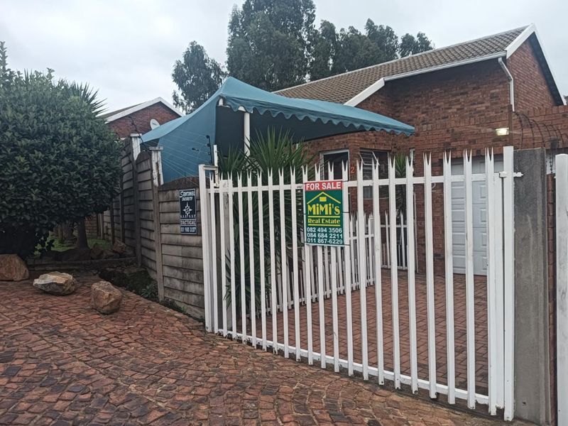 Townhouse For Sale In Alberton - Photo 3