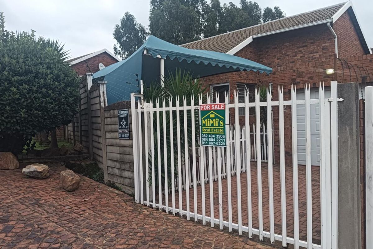 Townhouse For Sale In Alberton - Photo 3