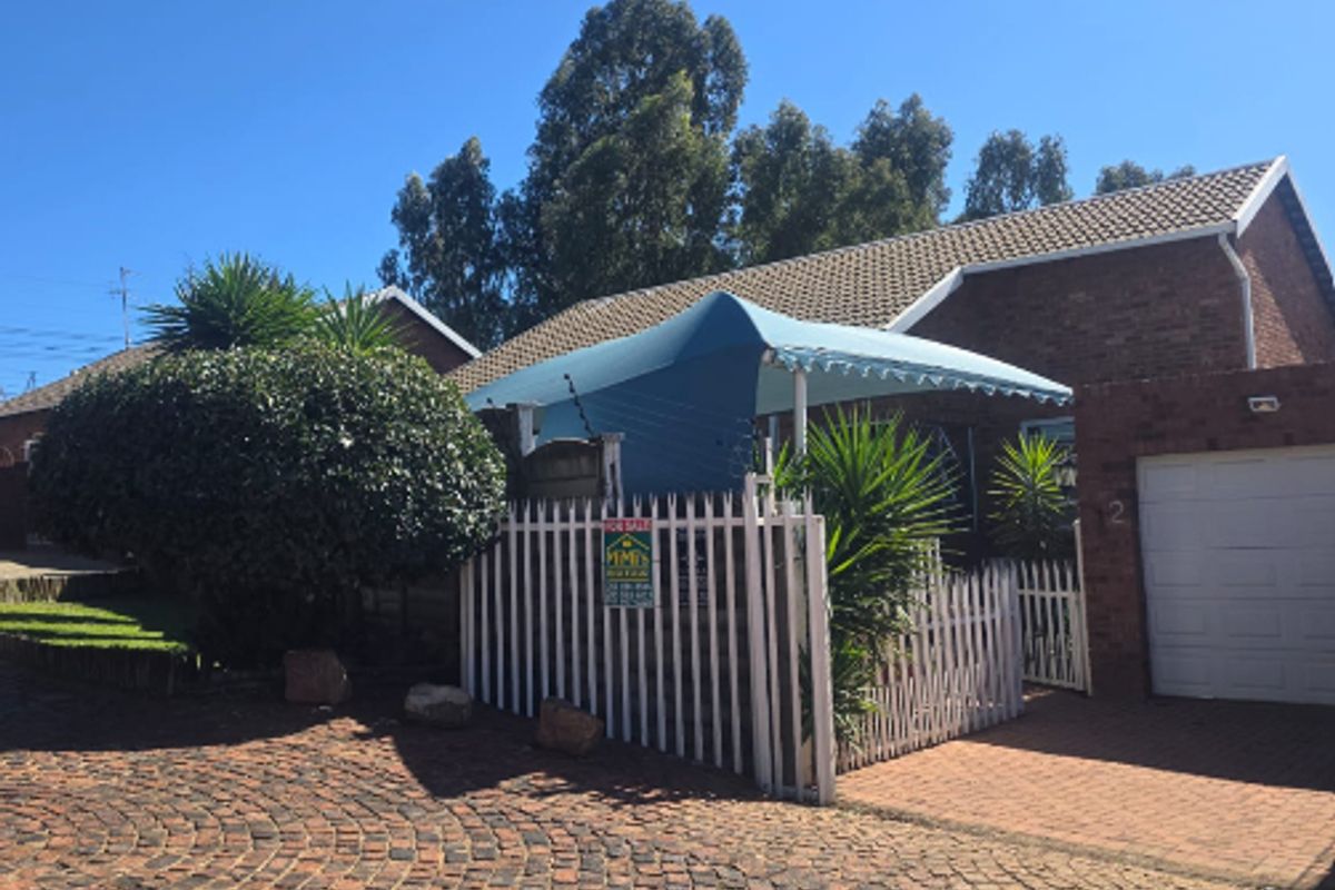 Townhouse For Sale In Alberton - Photo 2