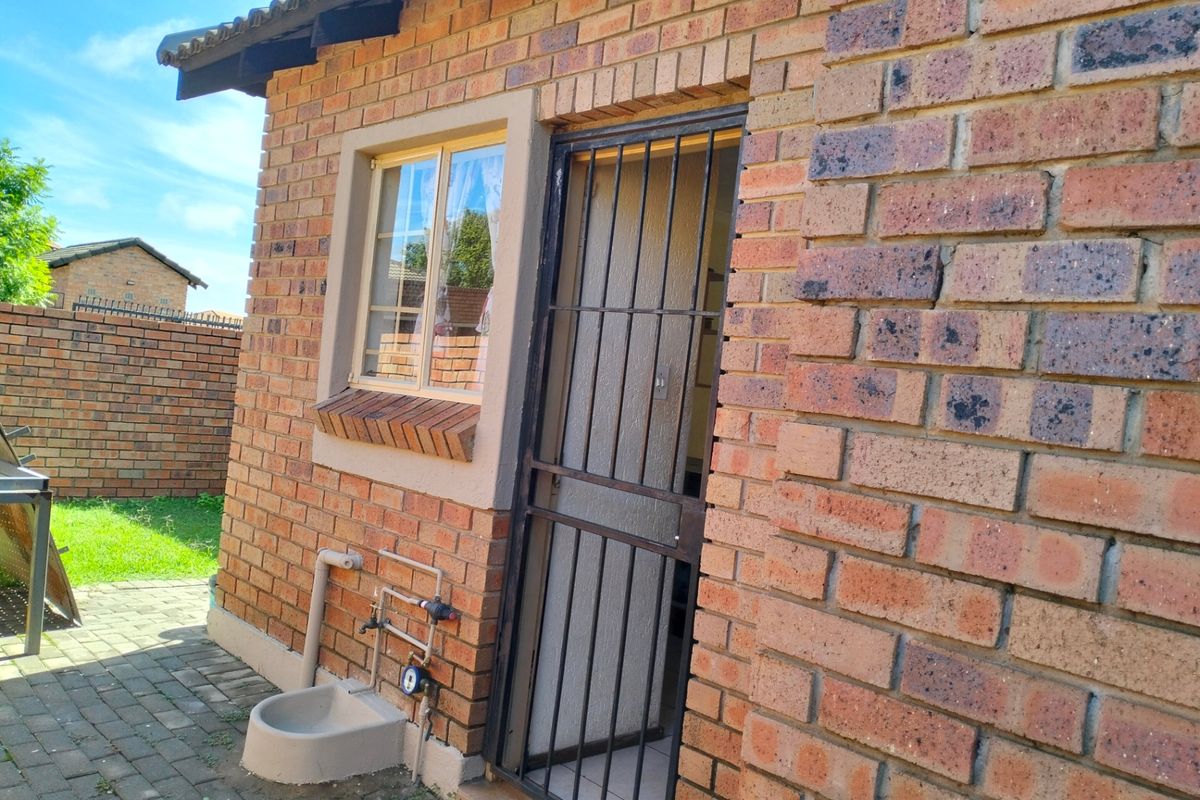 Townhouse For Sale In Centurion - Photo 3