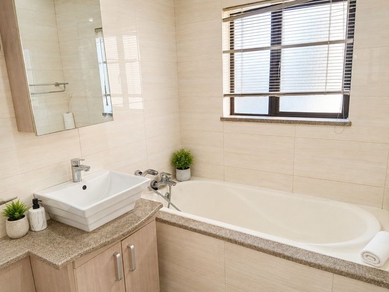 Apartment Rental Monthly In Midrand - Photo 9