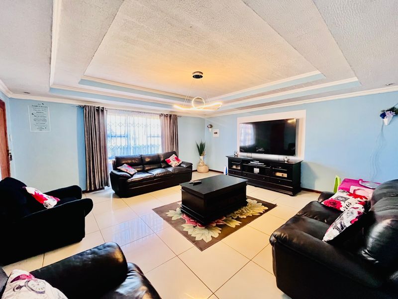 House For Sale In Soshanguve - Photo 8