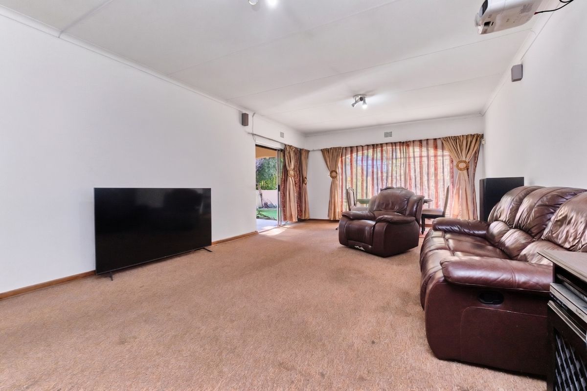 Townhouse For Sale In Randburg - Photo 5