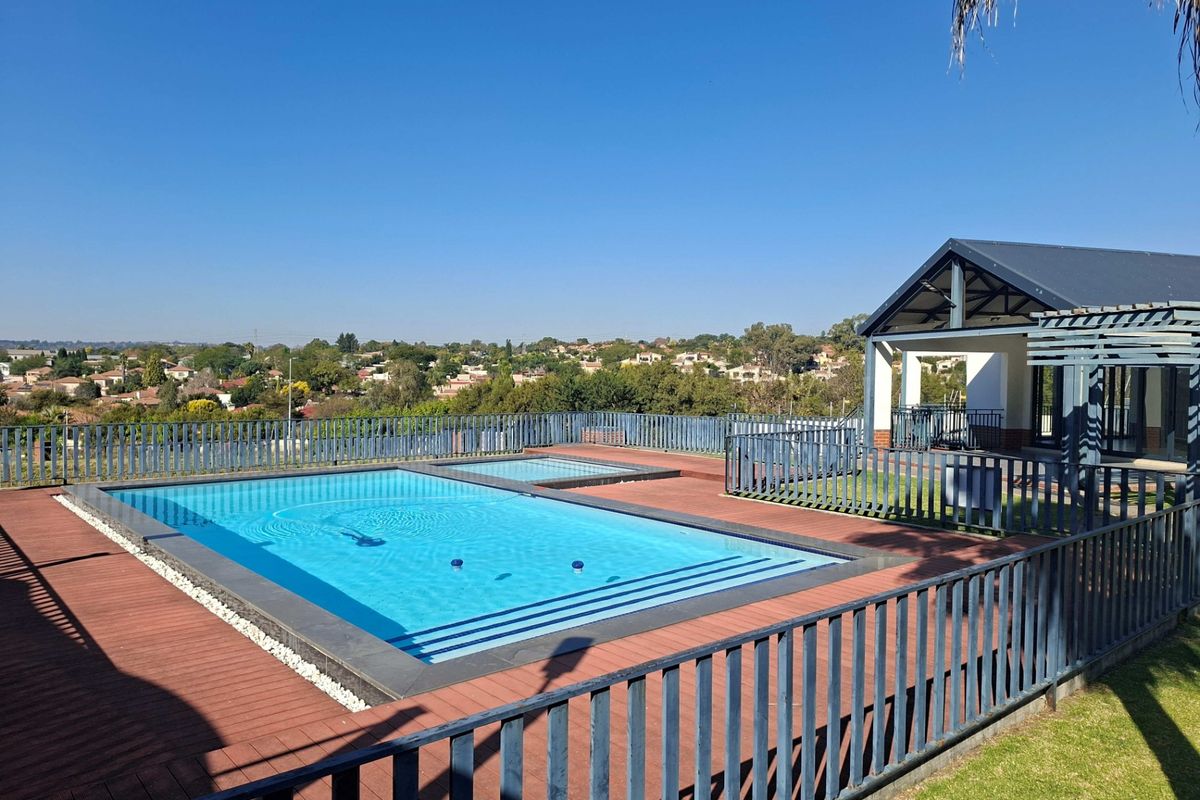 Apartment For Sale In Randburg - Photo 4