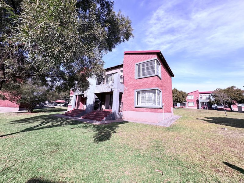 Apartment For Sale In Roodepoort - Photo 1