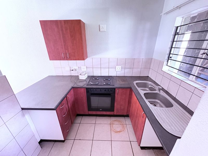Apartment For Sale In Roodepoort - Photo 8