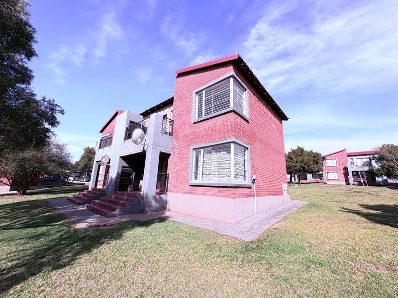 Apartment For Sale In Roodepoort - Photo 2