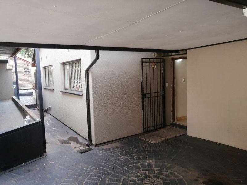 House For Sale In Johannesburg - Photo 2