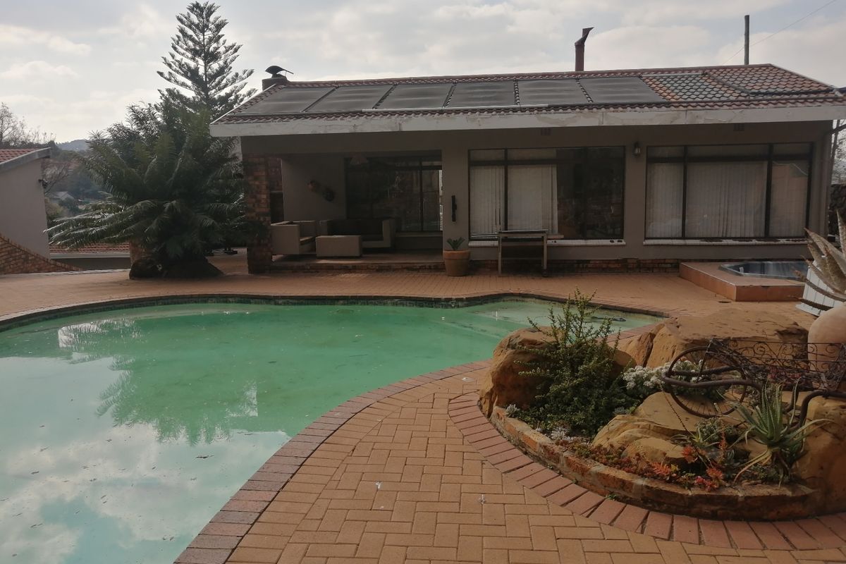 House For Sale In Johannesburg - Photo 5