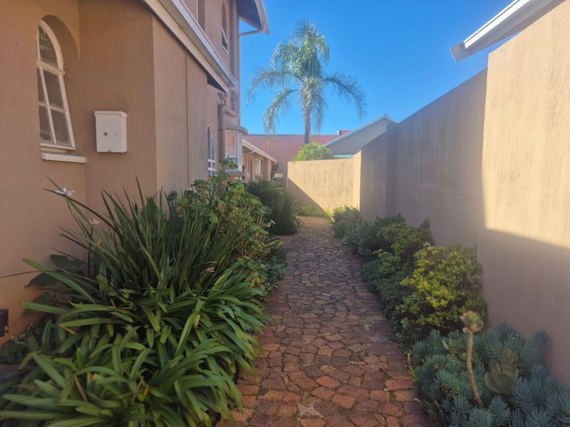 Townhouse For Sale In Kempton Park - Photo 2