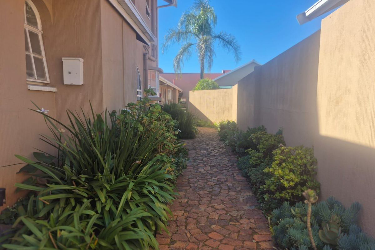 Townhouse For Sale In Kempton Park - Photo 2
