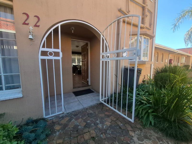 Townhouse For Sale In Kempton Park - Photo 3