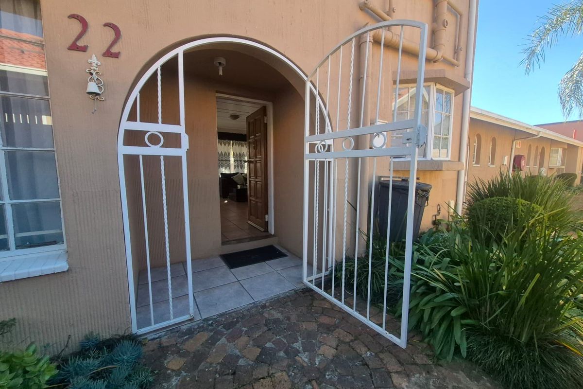Townhouse For Sale In Kempton Park - Photo 3