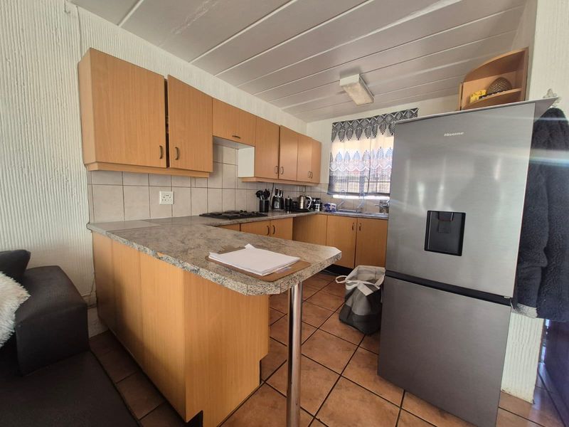 Townhouse For Sale In Kempton Park - Photo 7