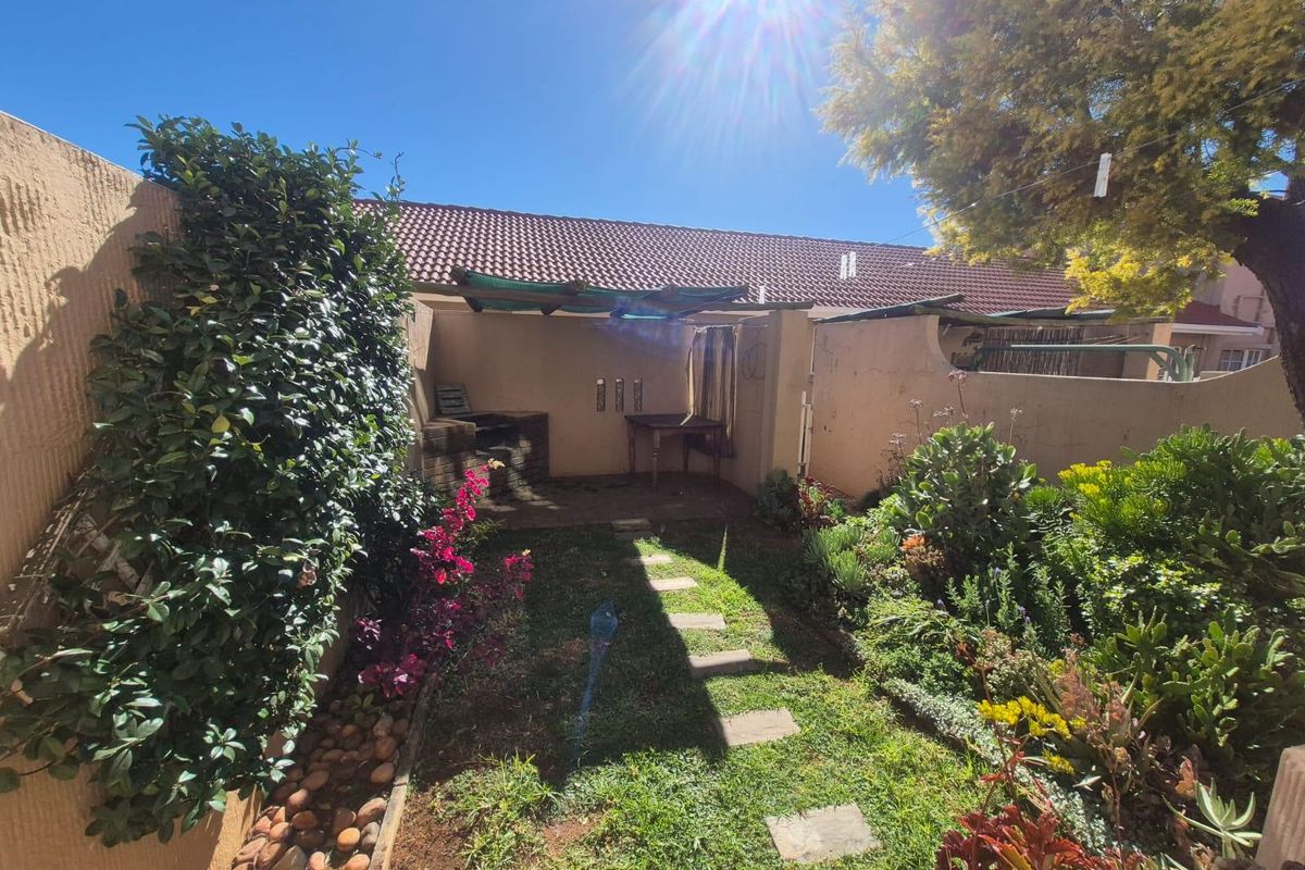 Townhouse For Sale In Kempton Park - Photo 4