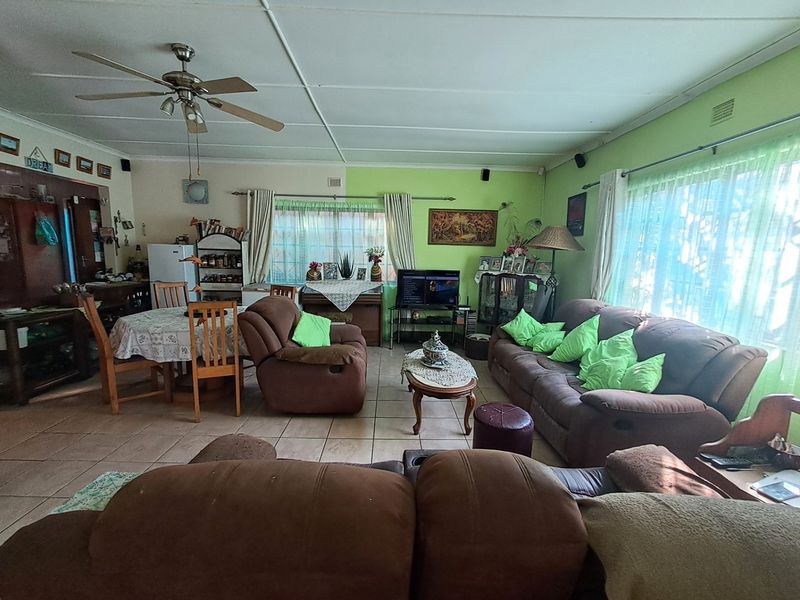 House For Sale In Port Edward - Photo 4