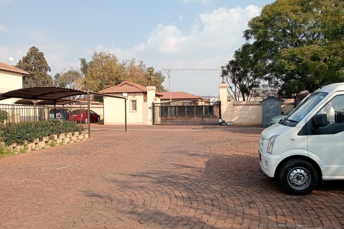 Townhouse For Sale In Pretoria - Photo 5