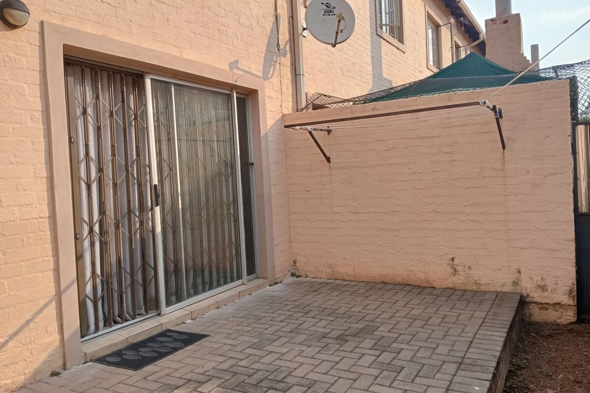 Townhouse For Sale In Pretoria - Photo 2