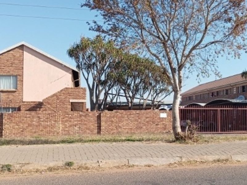 Apartment For Sale In Pretoria - Photo 3