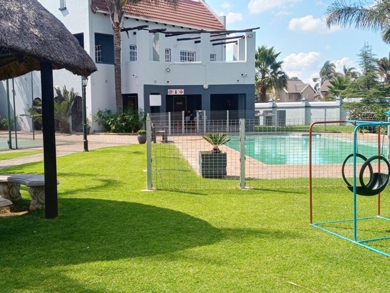 Townhouse For Sale In Edenvale - Photo 1