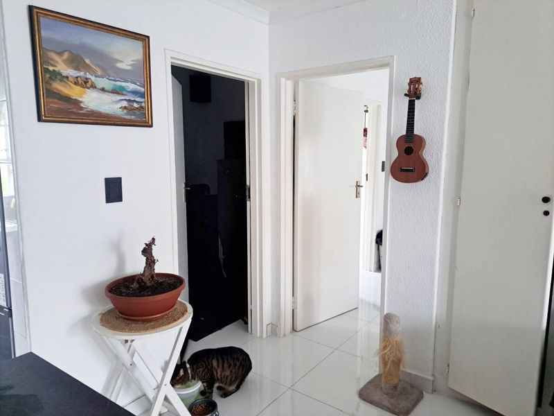 Townhouse For Sale In Edenvale - Photo 4