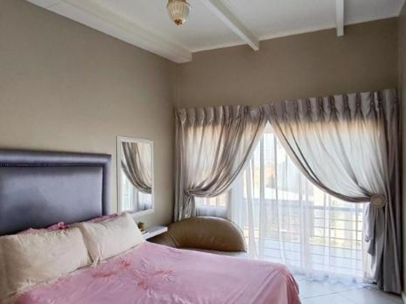 Apartment For Sale In Alberton - Photo 9