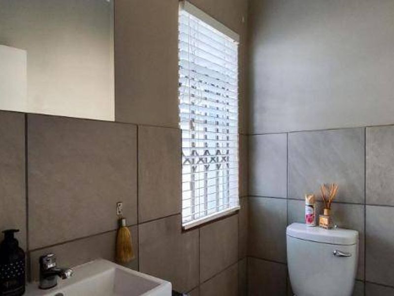 Apartment For Sale In Alberton - Photo 6