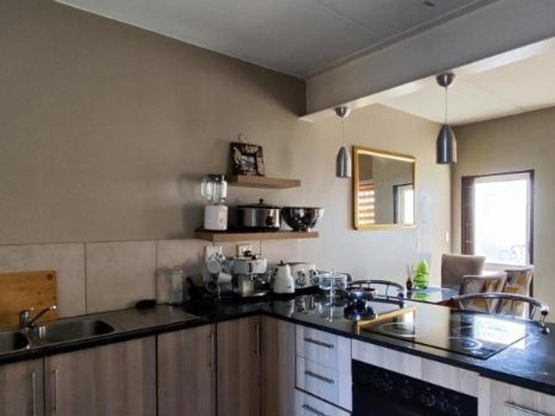 Apartment For Sale In Alberton - Photo 2