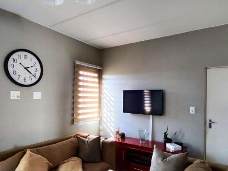 Apartment For Sale In Alberton - Photo 5