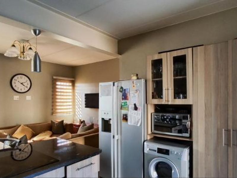 Apartment For Sale In Alberton - Photo 3