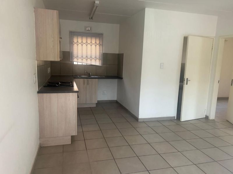 Townhouse For Sale In Alberton - Photo 4
