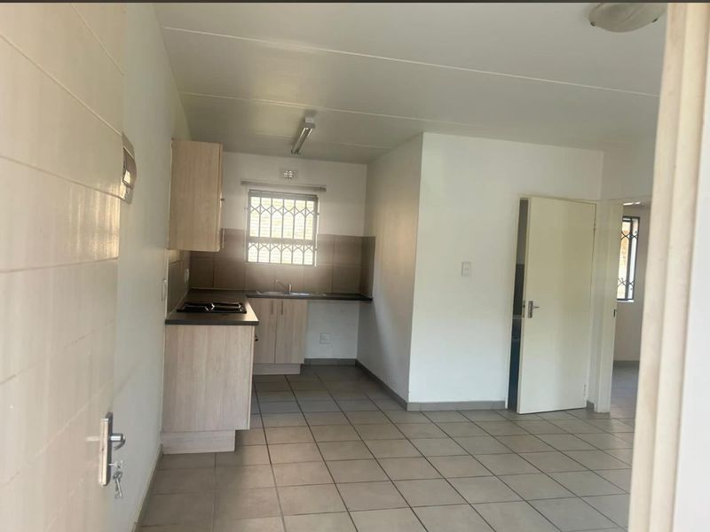 Townhouse For Sale In Alberton - Photo 7