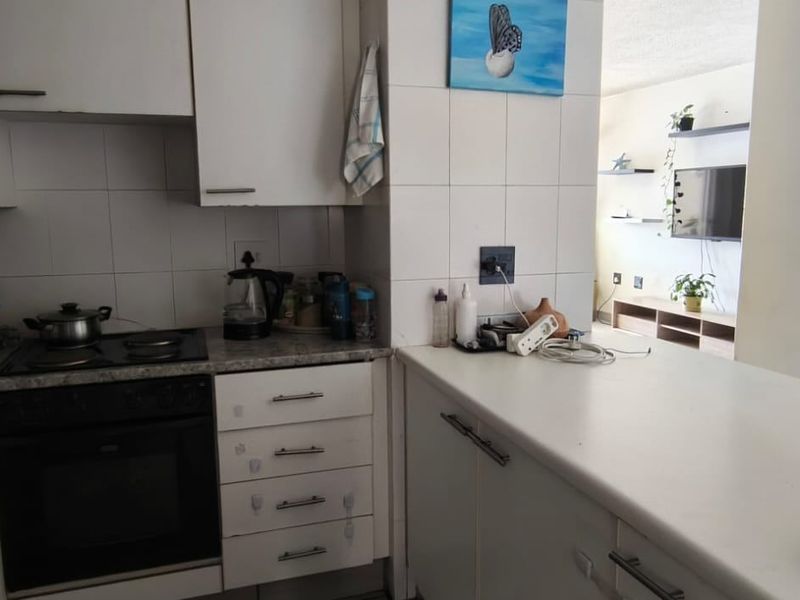 Apartment For Sale In Margate - Photo 3