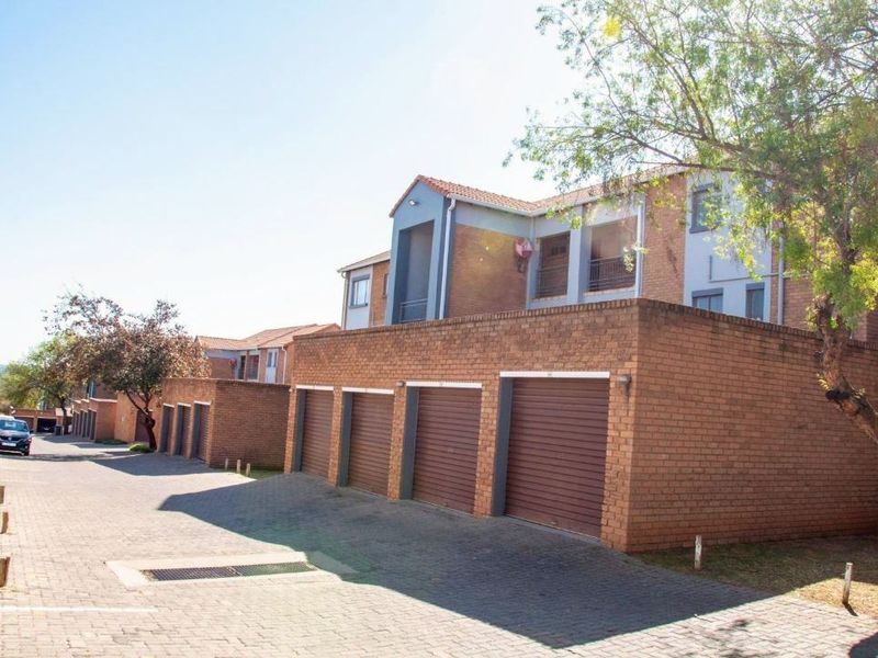 Apartment Rental Monthly In Midrand - Photo 2