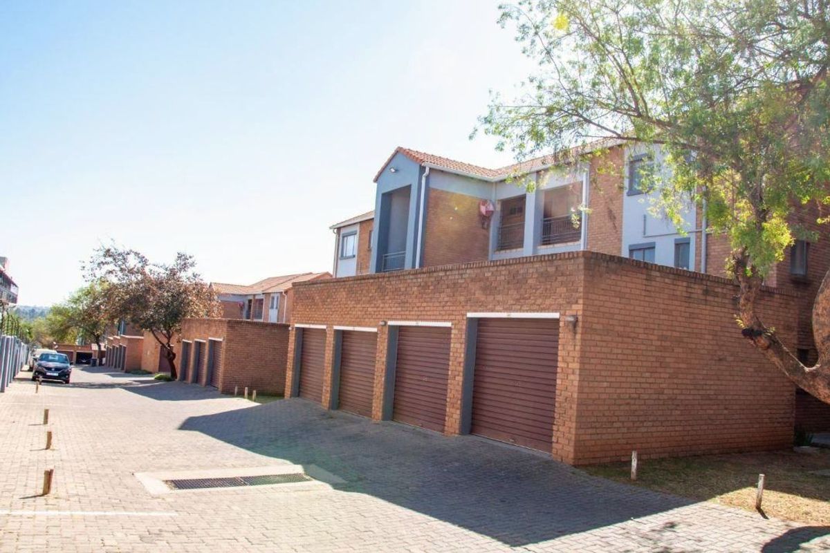 Apartment Rental Monthly In Midrand - Photo 2