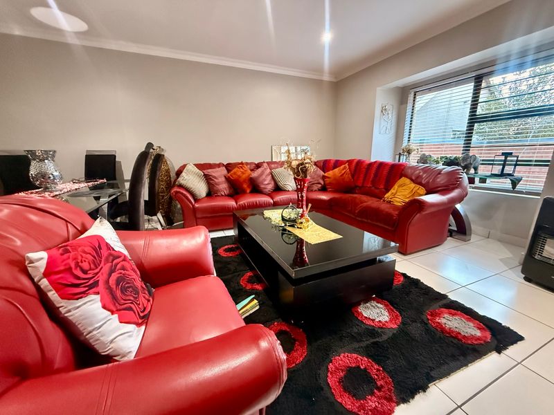 Townhouse For Sale In Bloemfontein - Photo 2