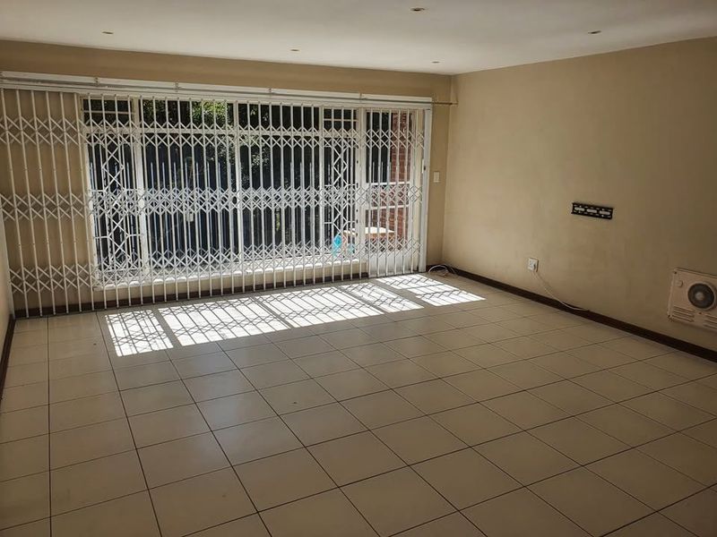 Apartment Rental Monthly In Randburg - Photo 1