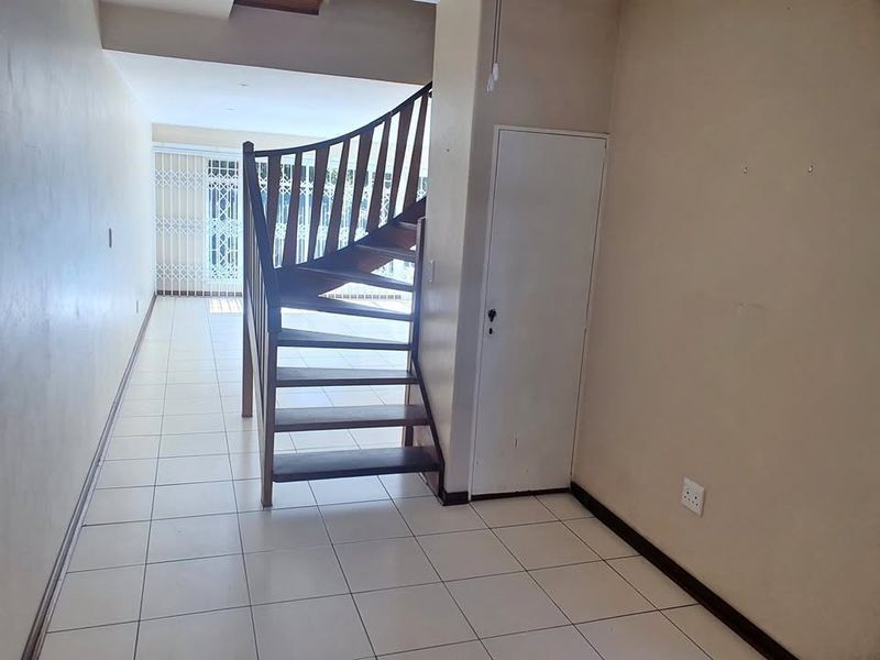 Apartment Rental Monthly In Randburg - Photo 2