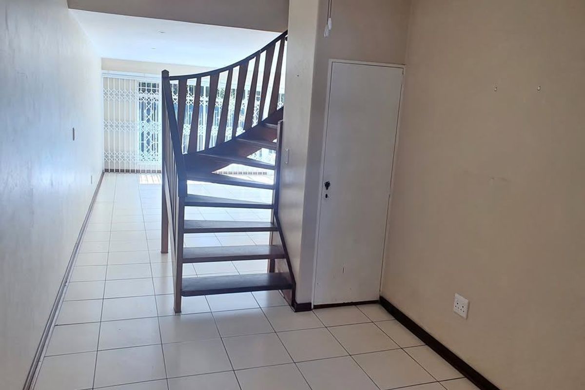 Apartment Rental Monthly In Randburg - Photo 2