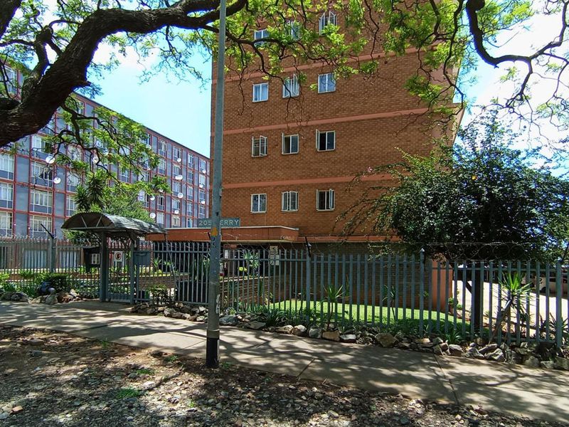 Apartment For Sale In Pretoria - Photo 1