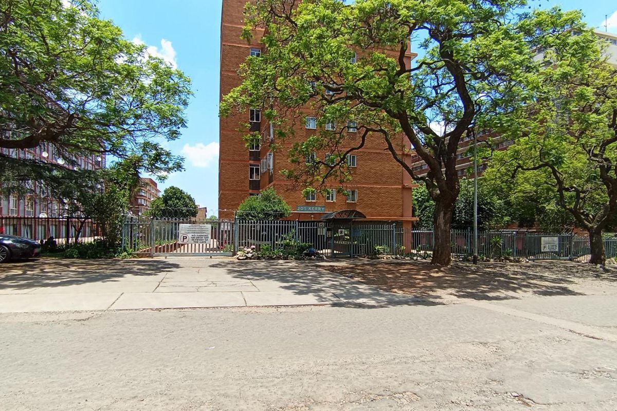 Apartment For Sale In Pretoria - Photo 2