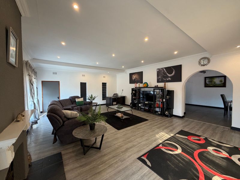 House For Sale In Benoni - Photo 2
