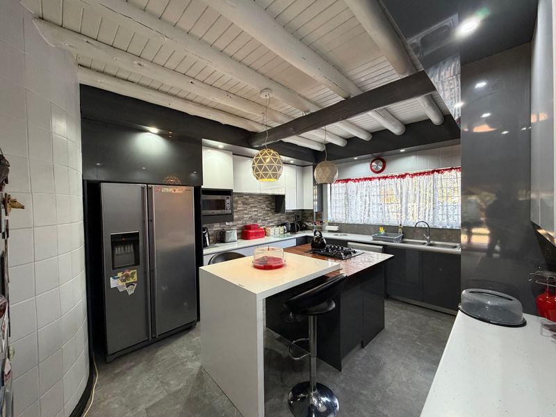 House For Sale In Benoni - Photo 6